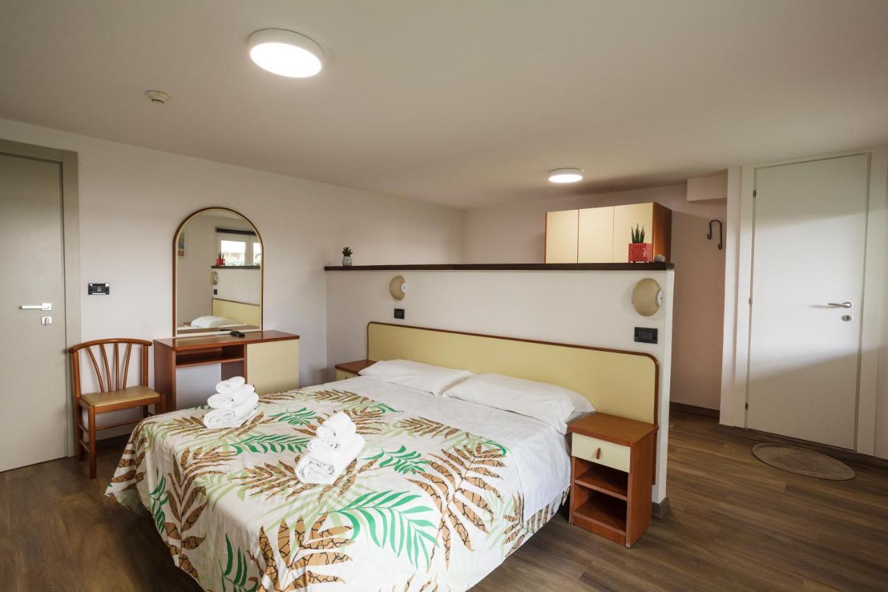 Hotel Paris Римини Екстериор снимка