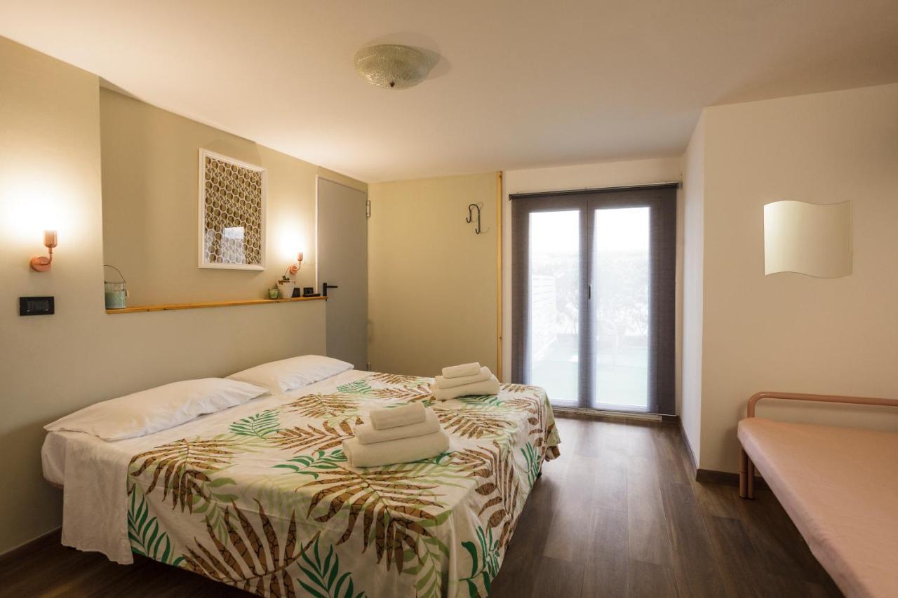 Hotel Paris Римини Екстериор снимка