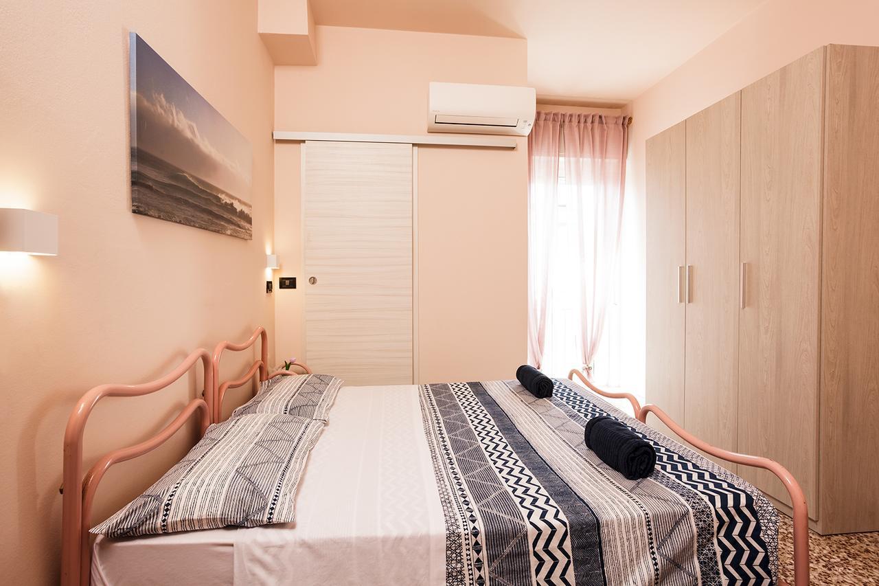 Hotel Paris Римини Екстериор снимка